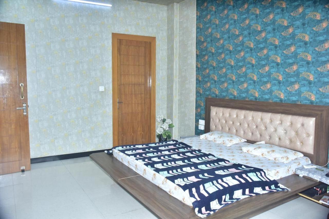 Shreshth Home Stay - Best Family Accommodation - 3Km From Har Ki Pauri, Haridwar, Uttarakhand Kültér fotó