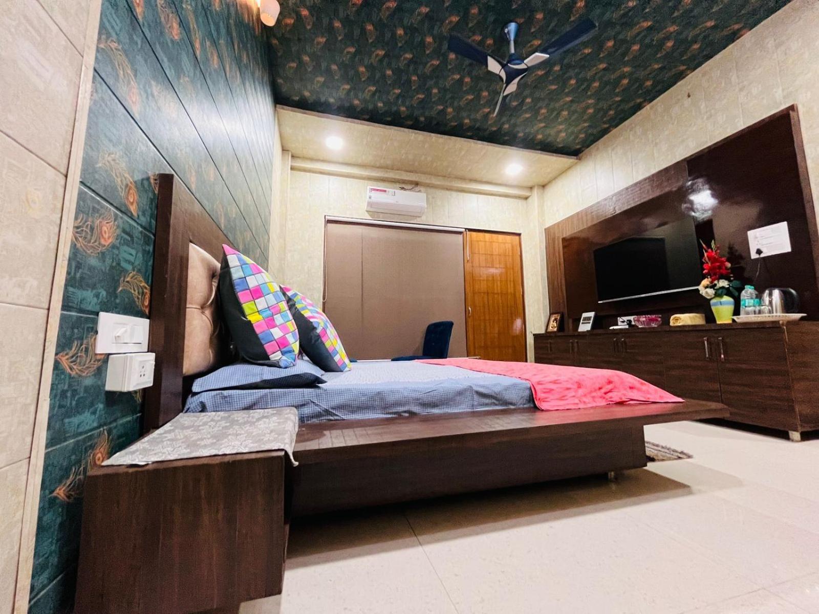 Shreshth Home Stay - Best Family Accommodation - 3Km From Har Ki Pauri, Haridwar, Uttarakhand Kültér fotó