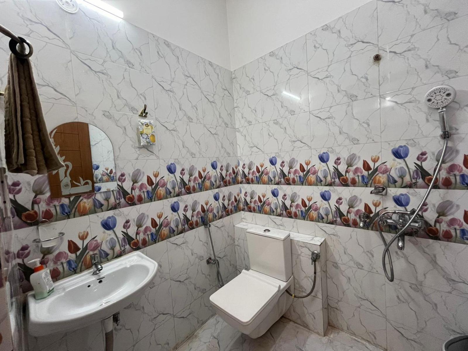 Shreshth Home Stay - Best Family Accommodation - 3Km From Har Ki Pauri, Haridwar, Uttarakhand Kültér fotó