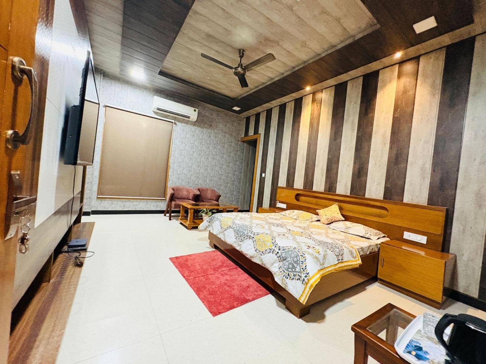Shreshth Home Stay - Best Family Accommodation - 3Km From Har Ki Pauri, Haridwar, Uttarakhand Kültér fotó