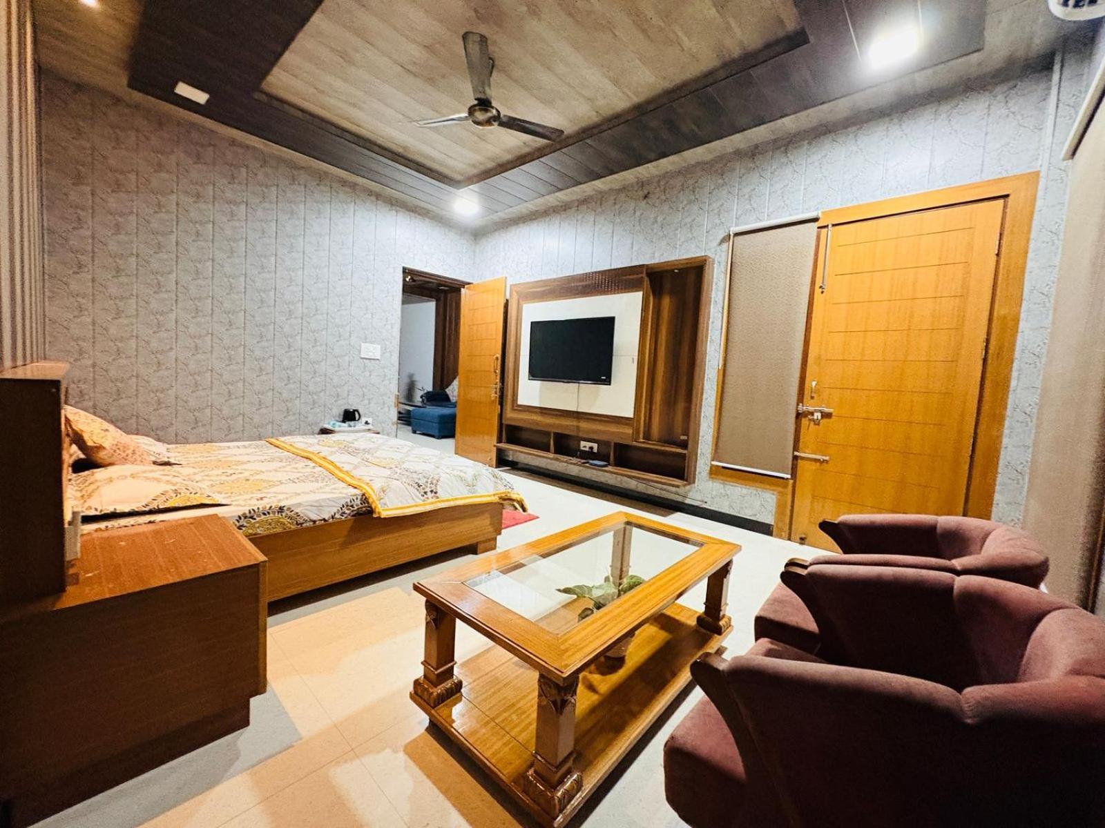 Shreshth Home Stay - Best Family Accommodation - 3Km From Har Ki Pauri, Haridwar, Uttarakhand Kültér fotó